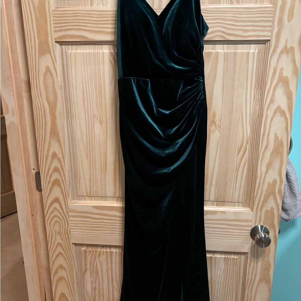Revelry Velvet Maxi Dress in Rory Classic Emerald